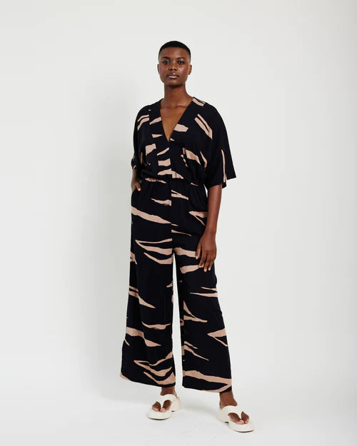 How to Wear a Ladies’ Jumpsuit