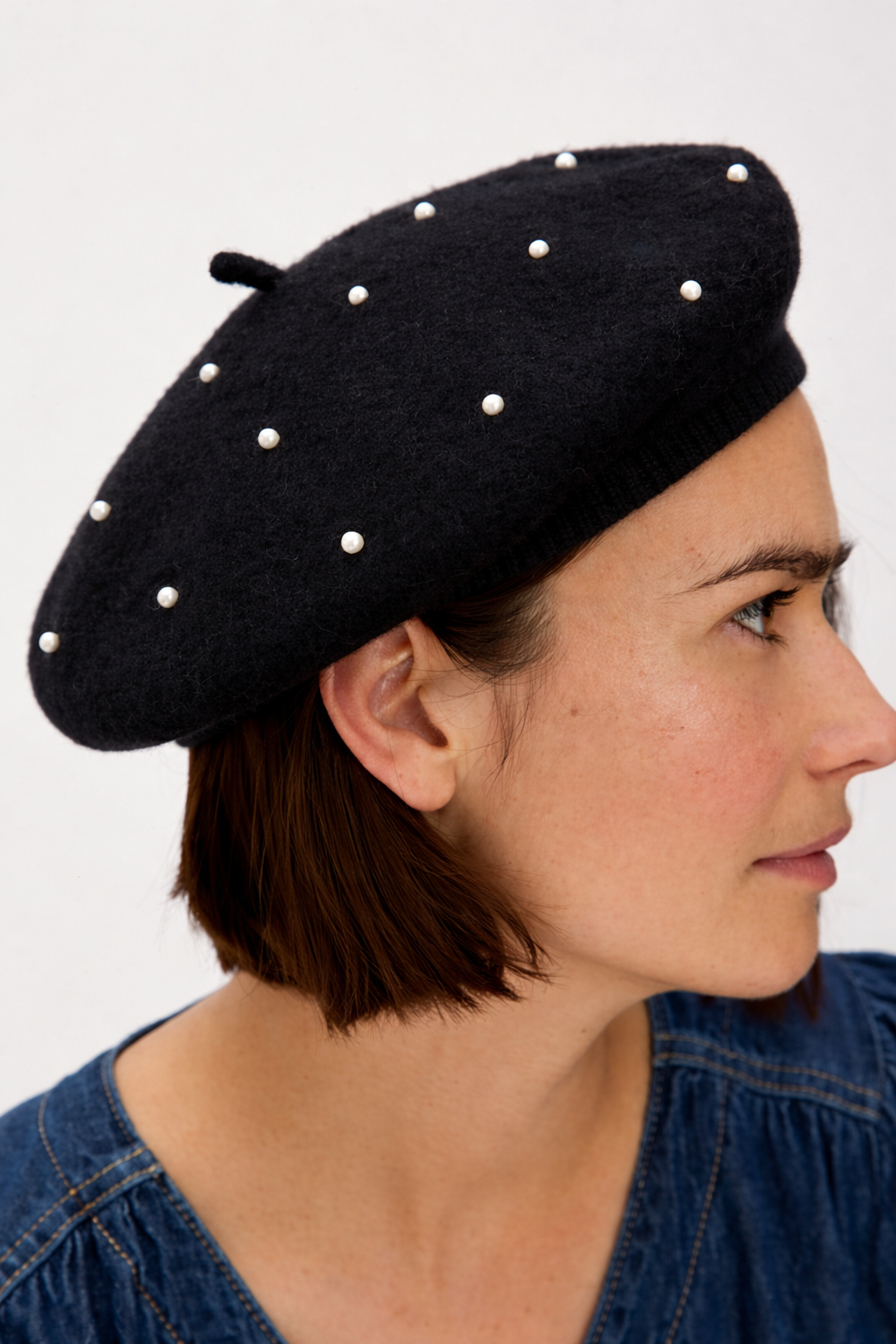Beret with Pearls in Black – Me&B display picture 1