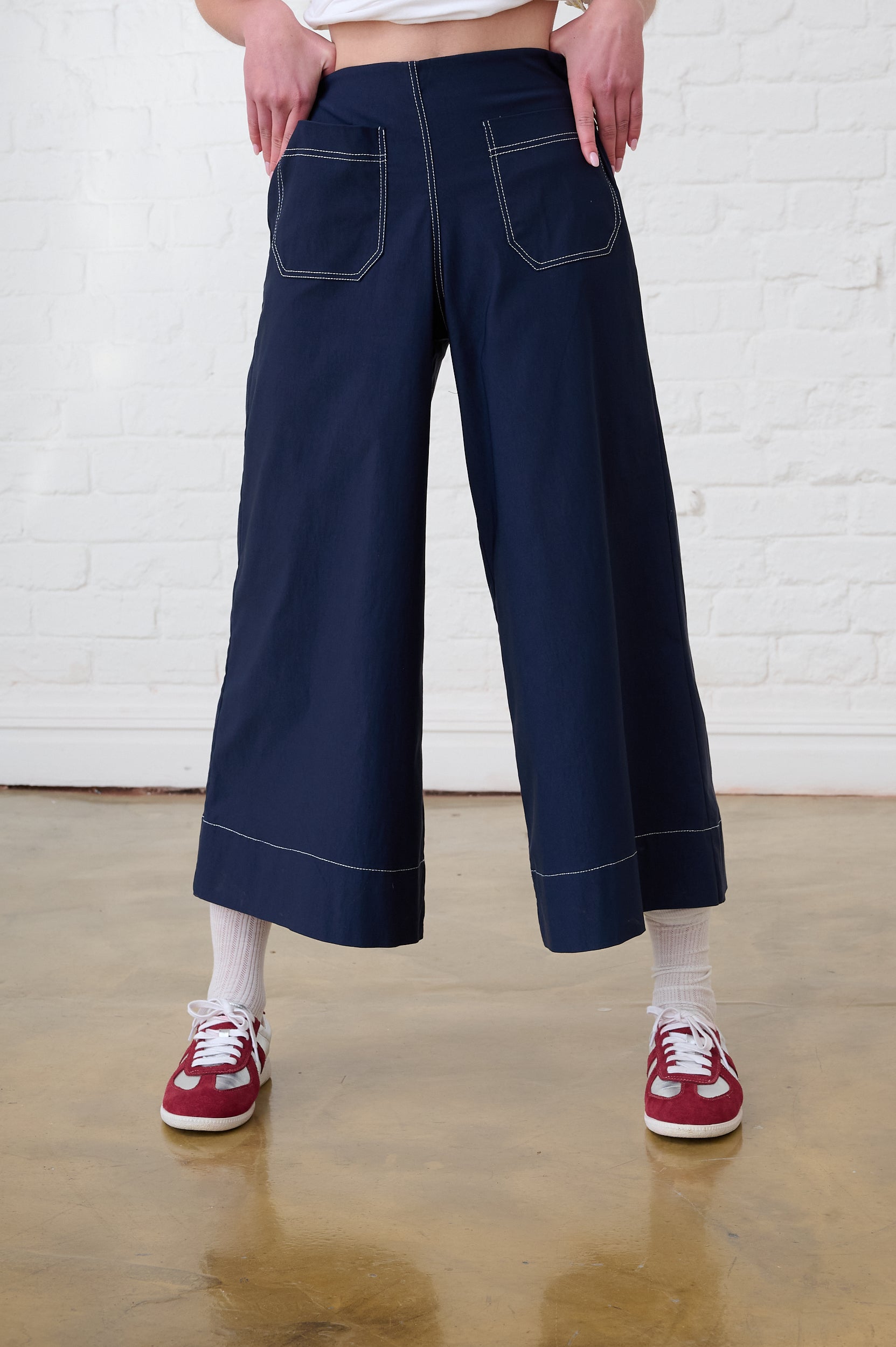 Stretch Wide Leg Cropped Pants in Navy