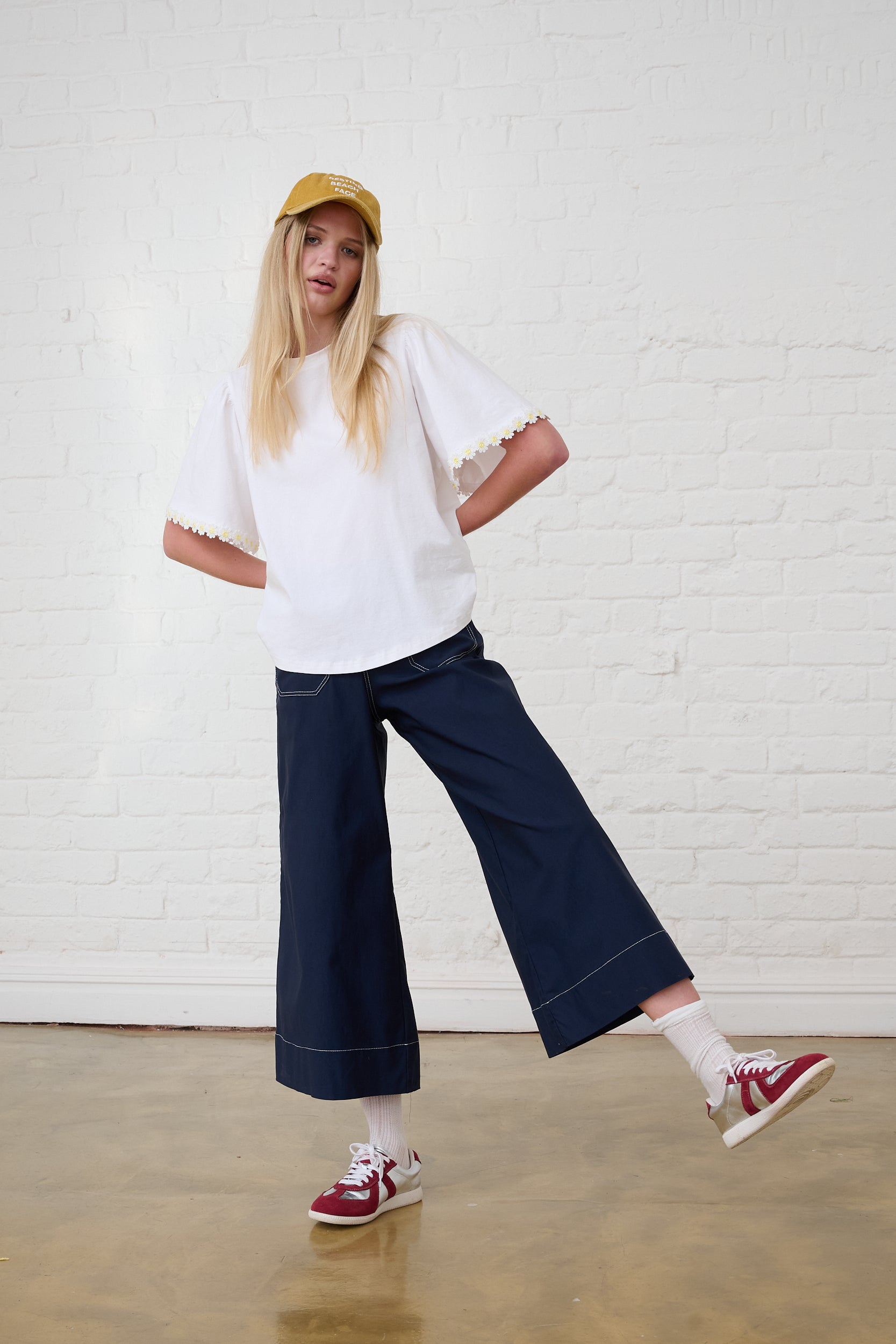 Stretch Wide Leg Cropped Pants in Navy