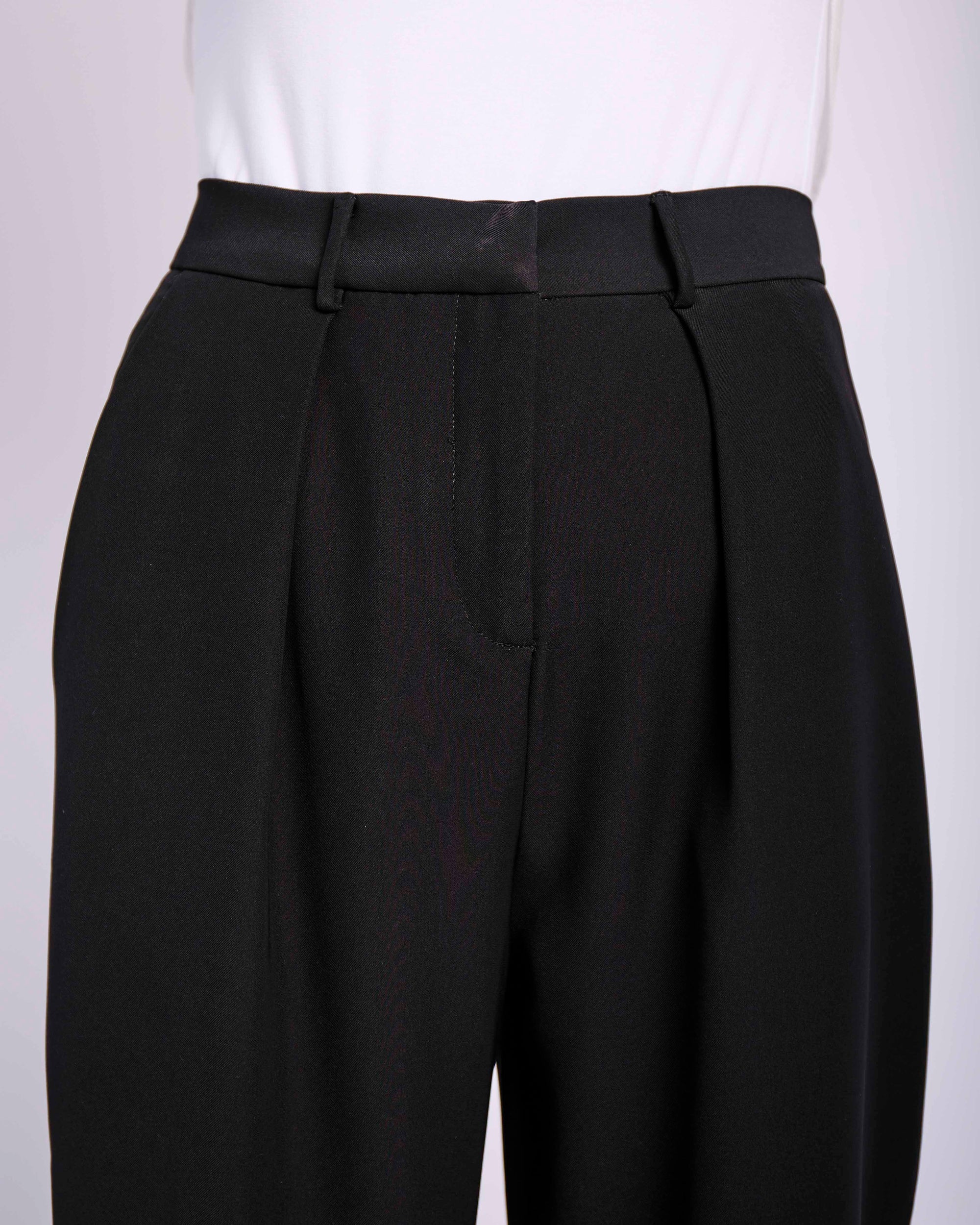 Tailored Tapered Leg Pants in Black