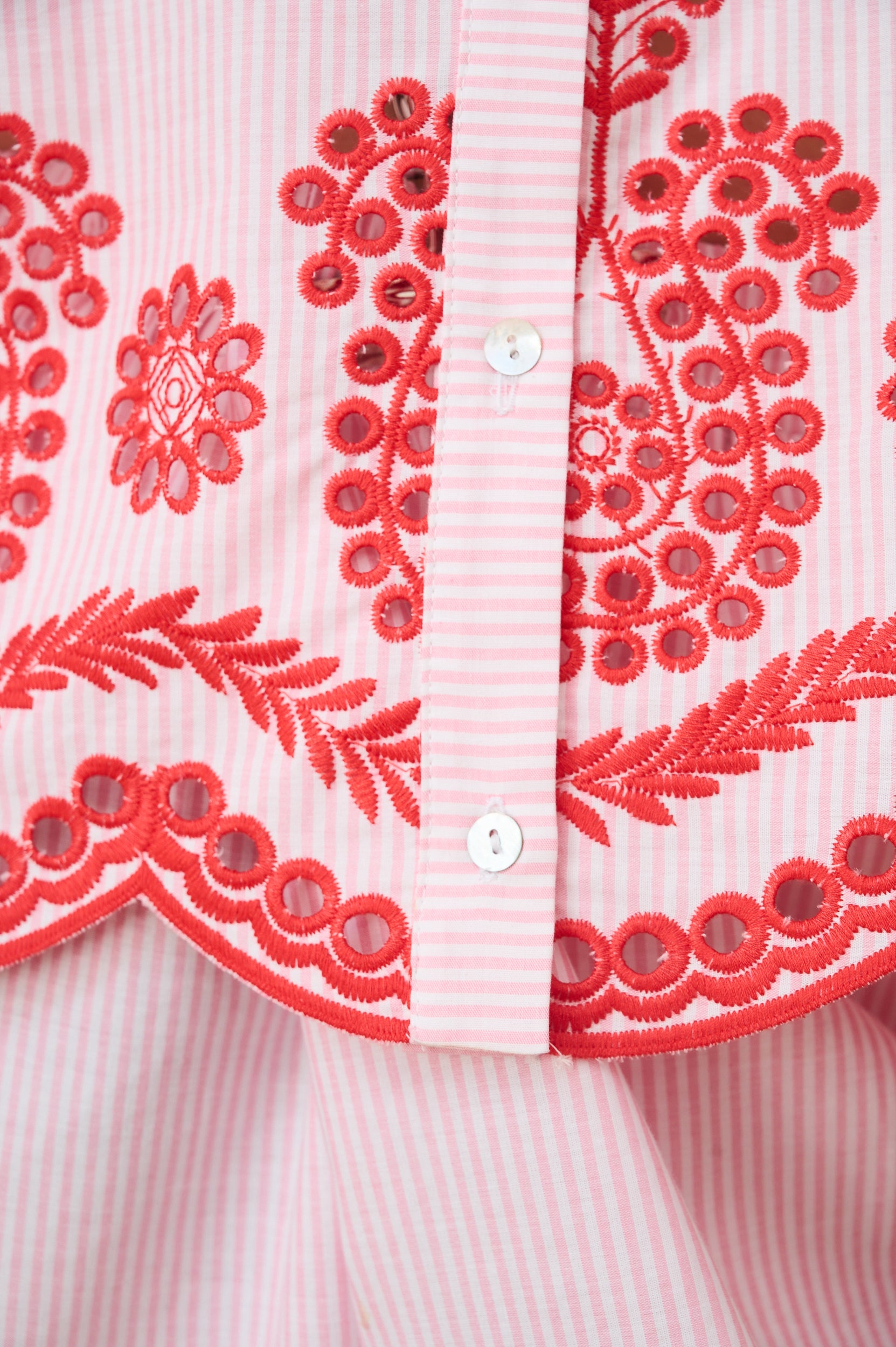 Boxy Shirt in Red/Pink Anglaise