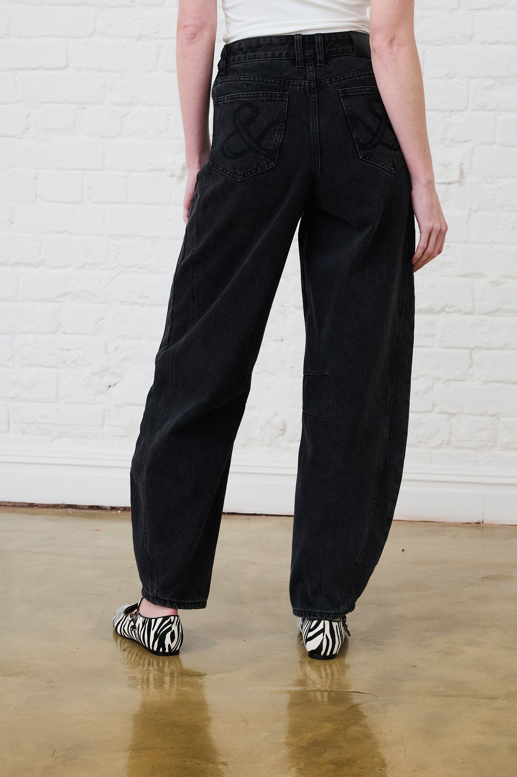 Adjustable Waist Barrel Leg Jeans in Black
