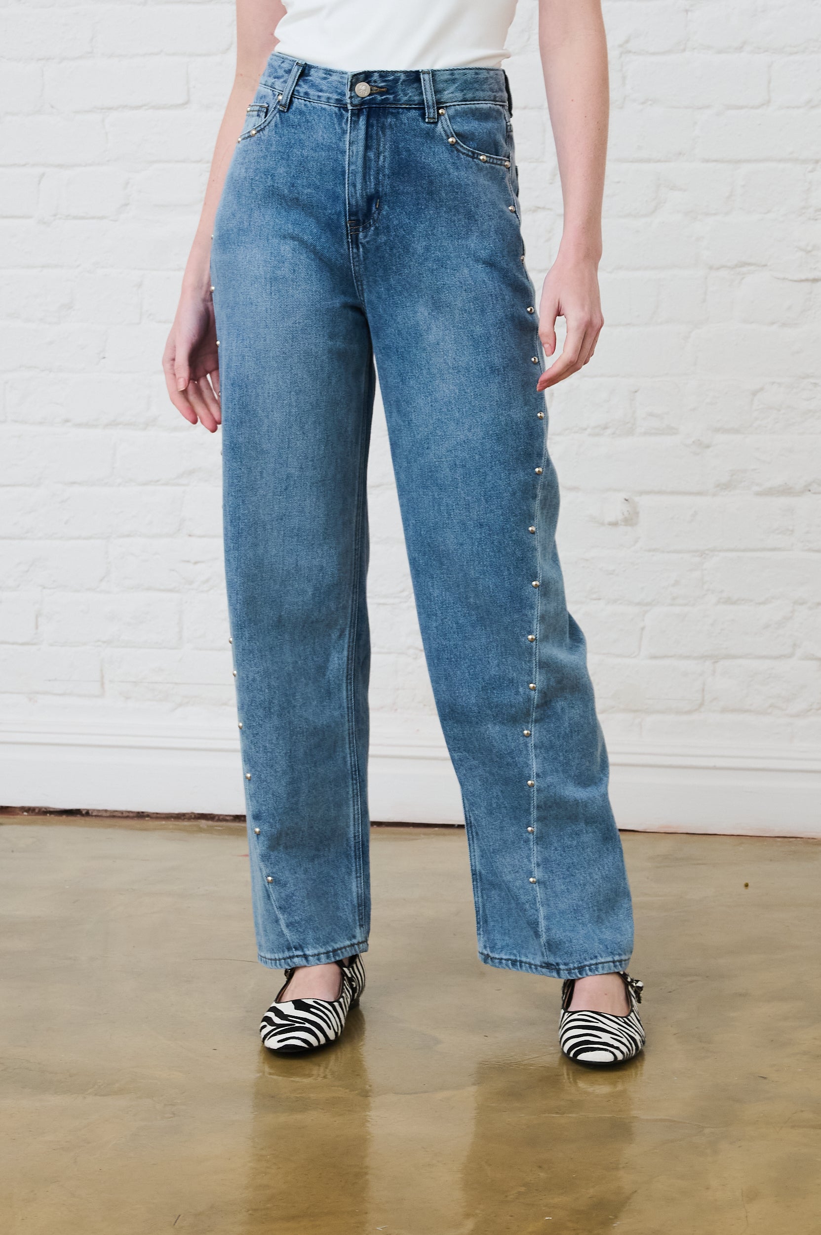 Wide Leg Jeans with Studs in Medium Blue