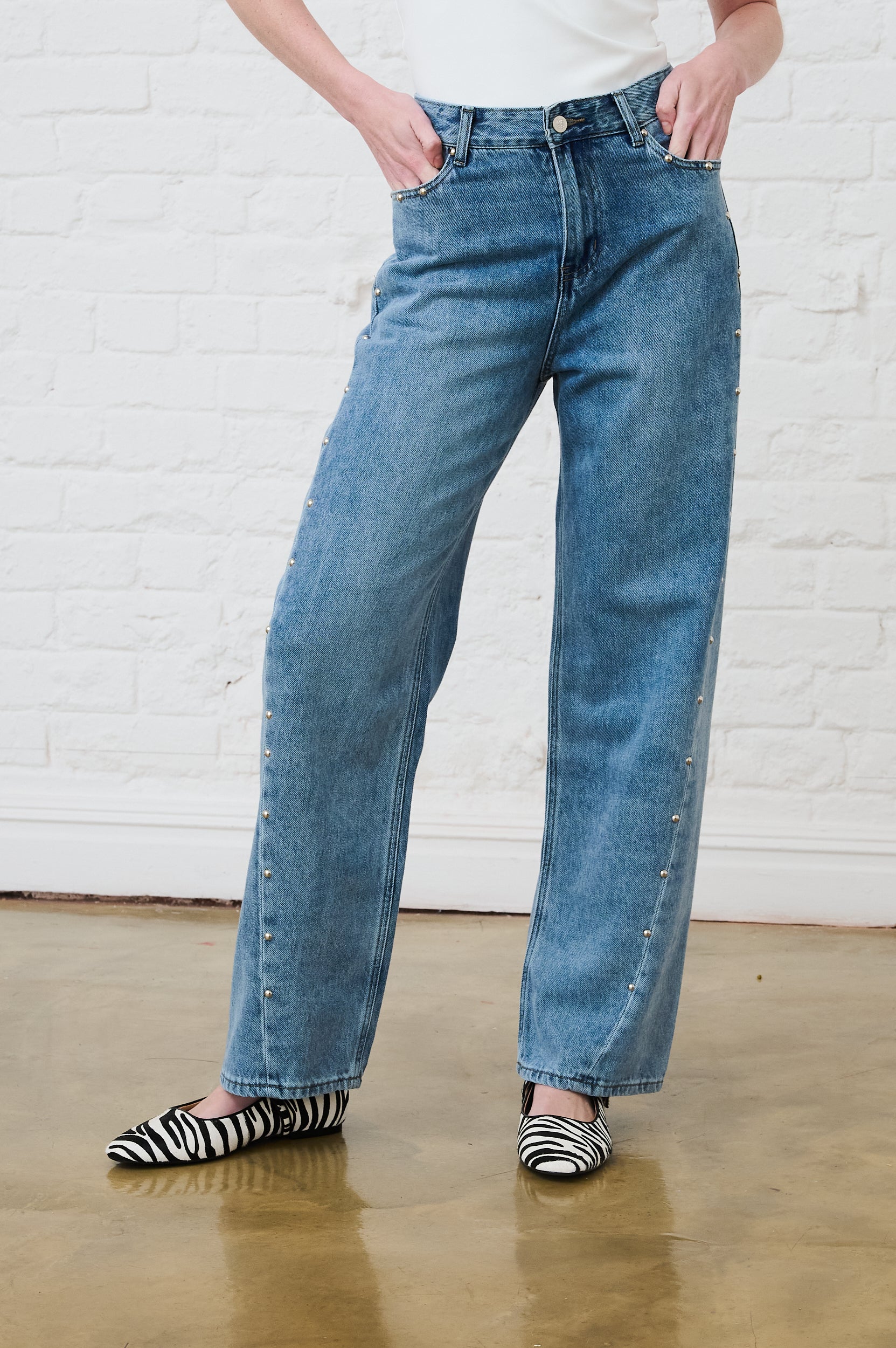 Wide Leg Jeans with Studs in Medium Blue