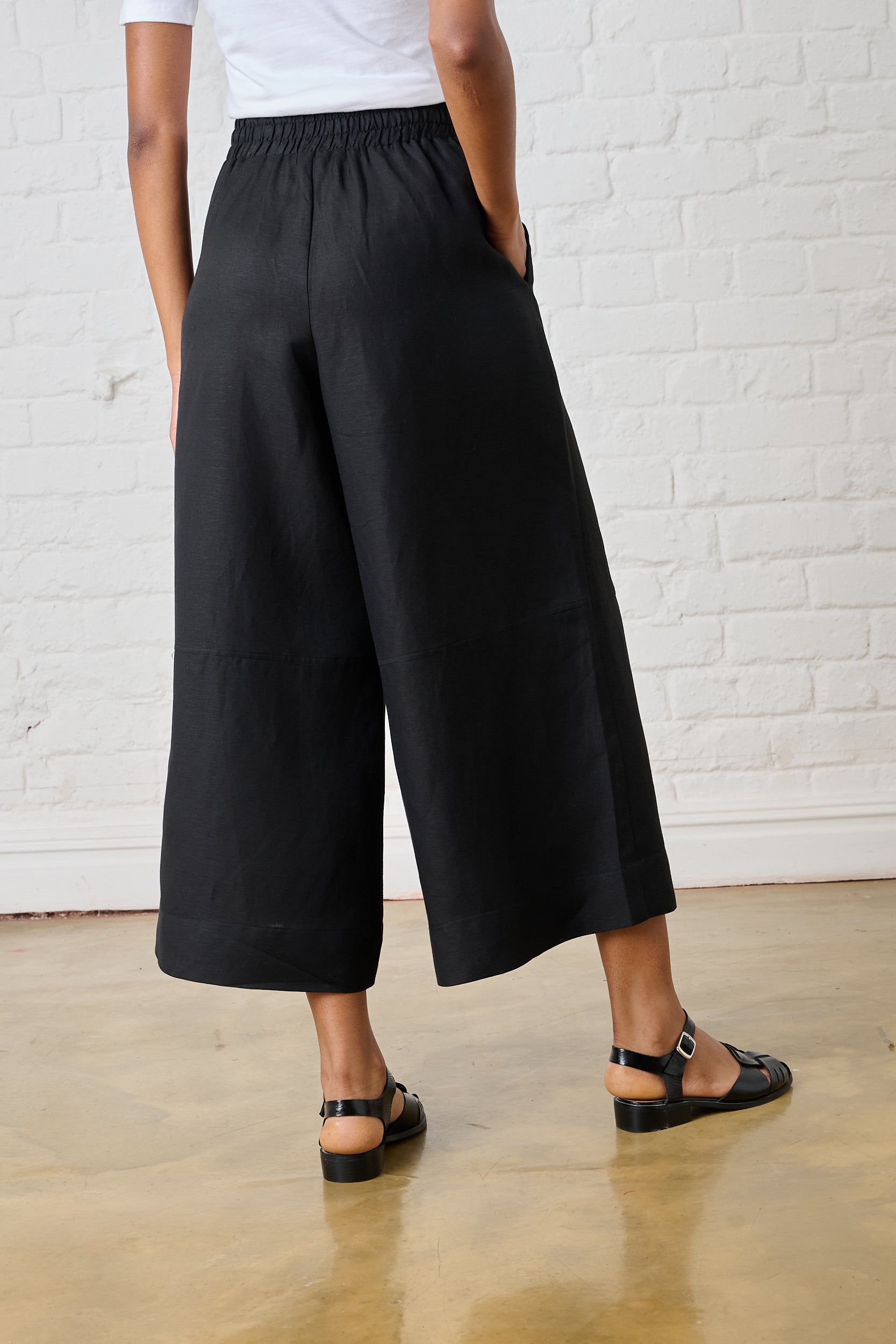 Linen Wide Leg Crop in Black