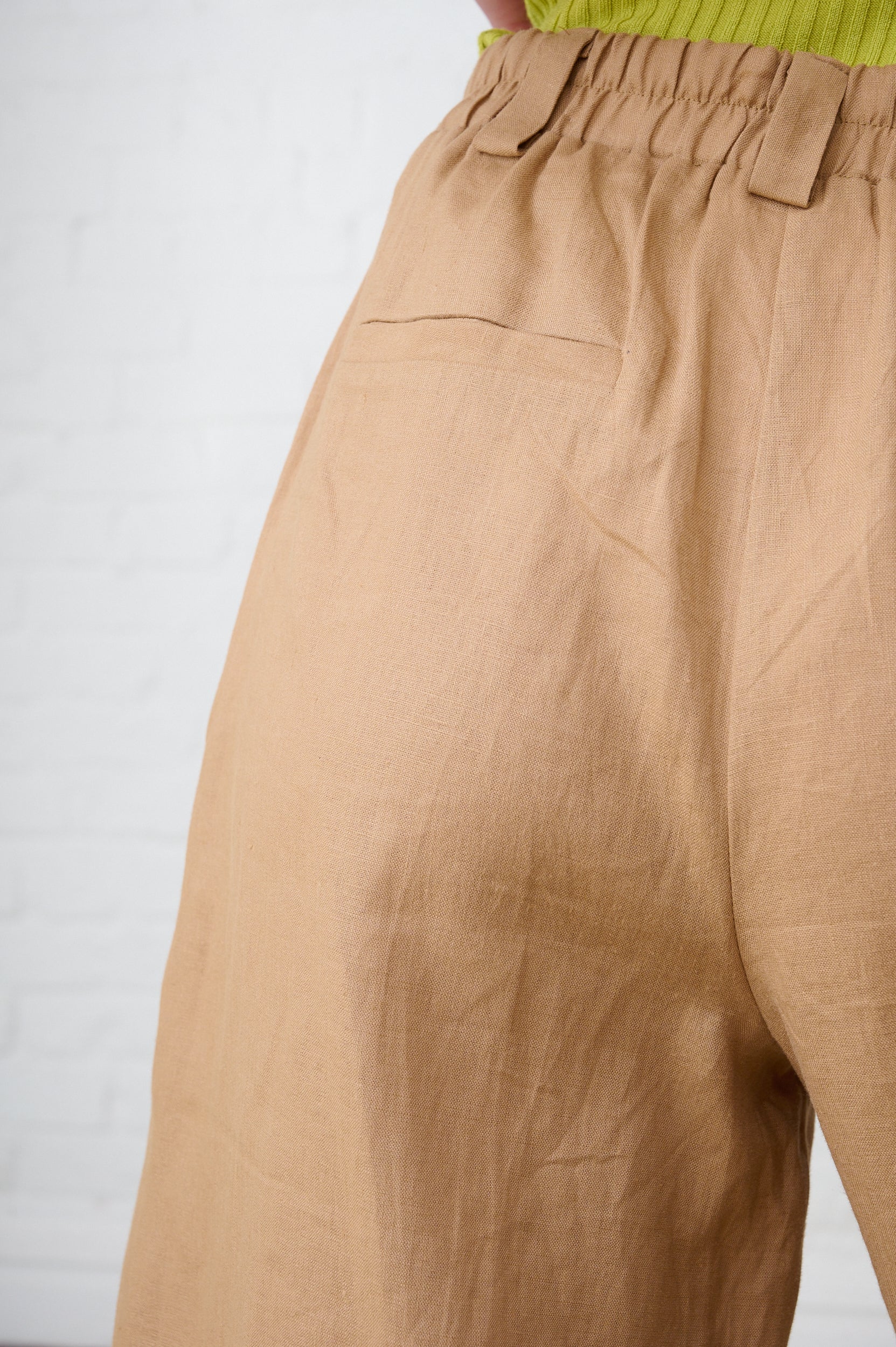 Tailored Linen Bermuda Shorts in Mocha