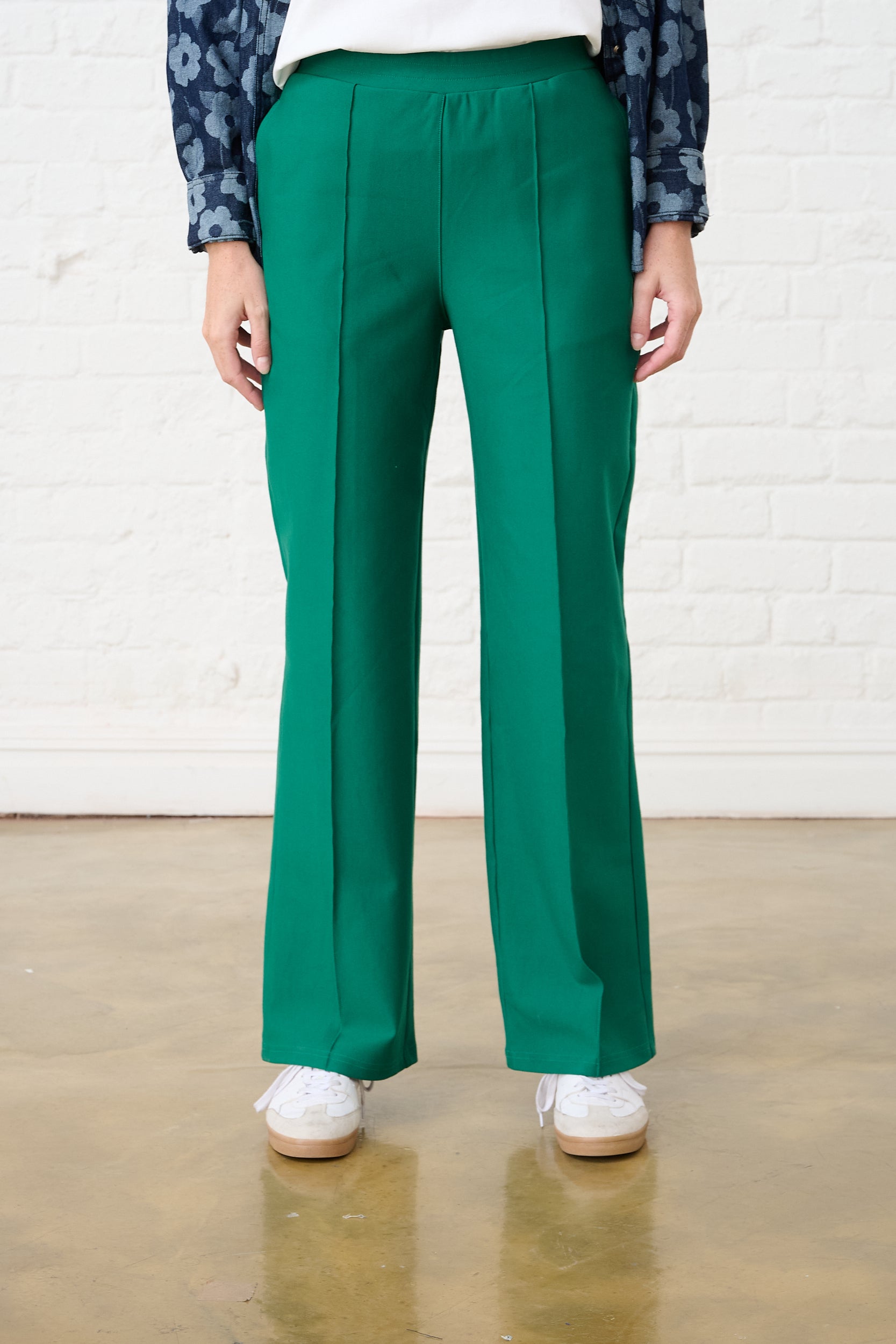 Ponti Pin Tuck Pant in Green – Me&B