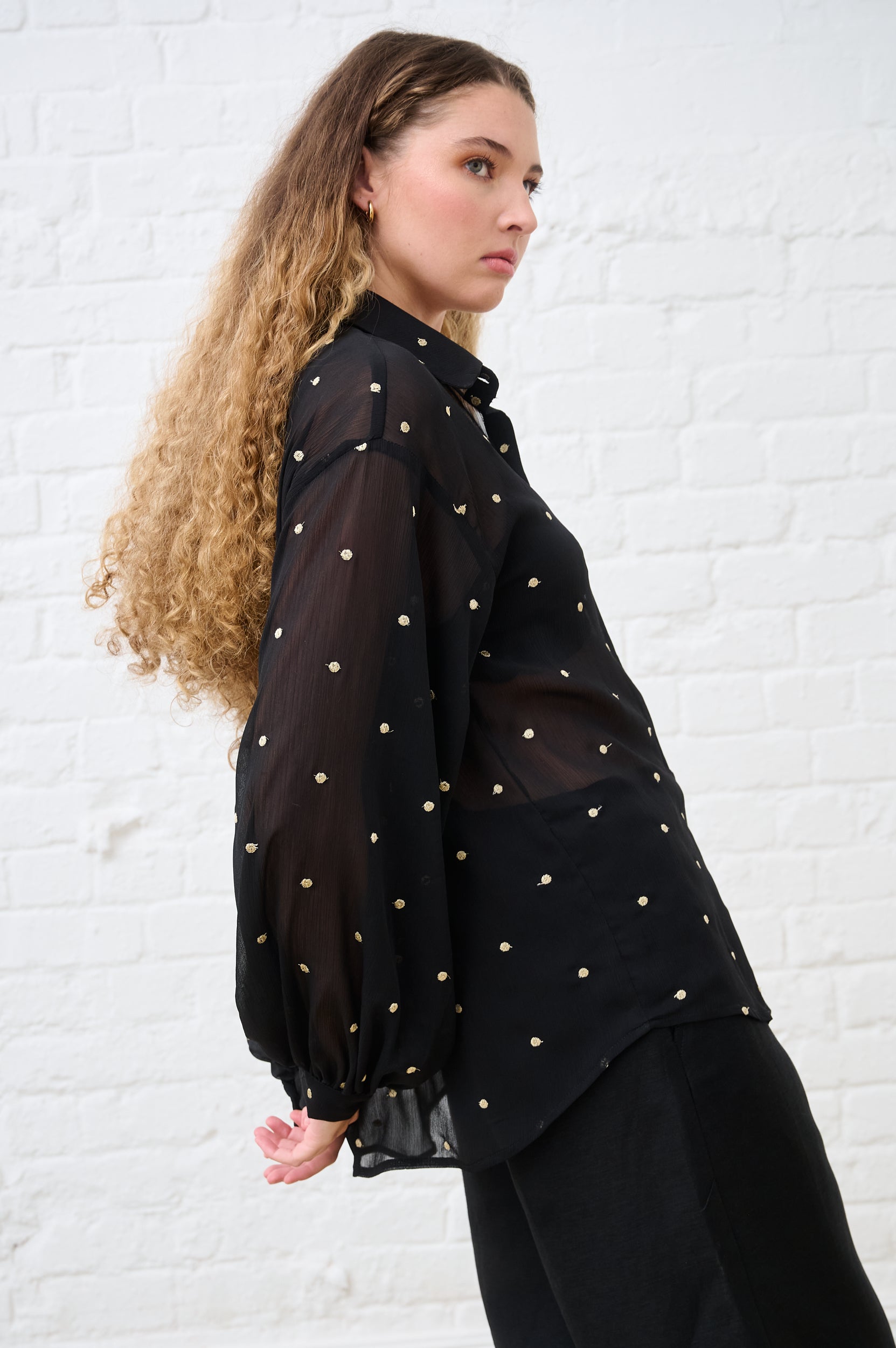 SHIRTS & BLOUSES