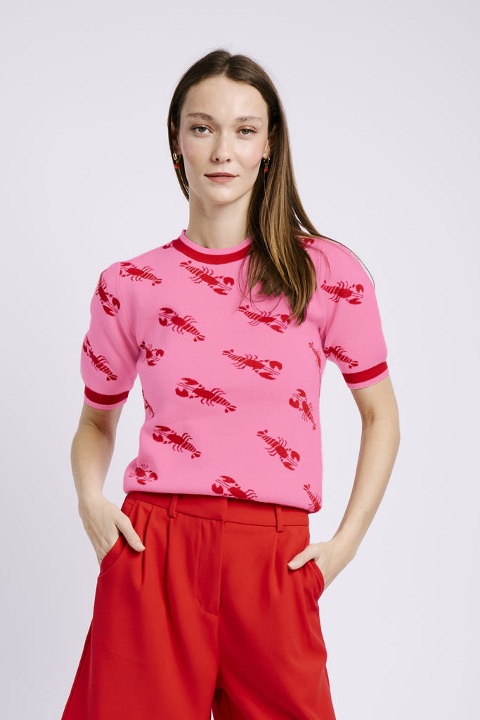 Model wearing pink knit jersey and red shorts and red shoes 