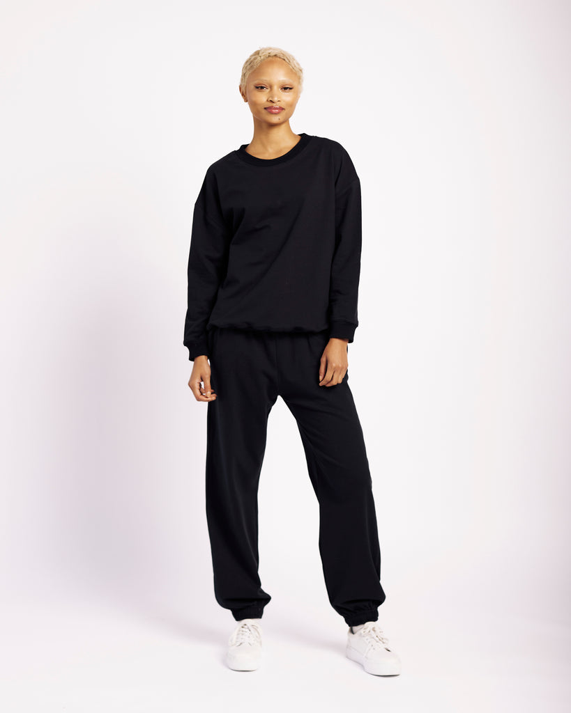Me&B. Women clothing. Loungwear. Sweatpants. Black sweatpants. Black fleece trackpants. Local clothing South Africa.