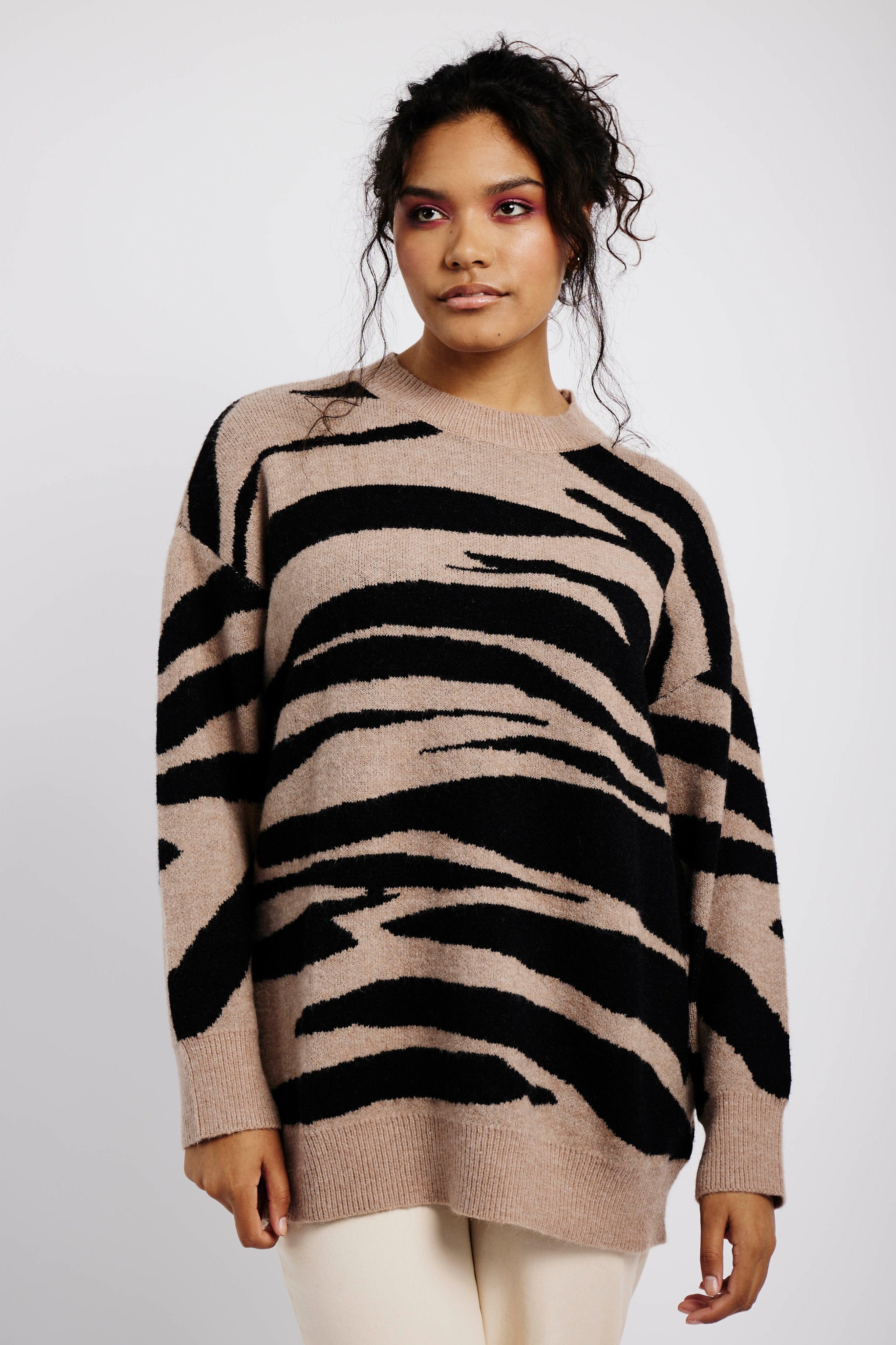 Longer Length Jumper in Natural Tiger - Me&B