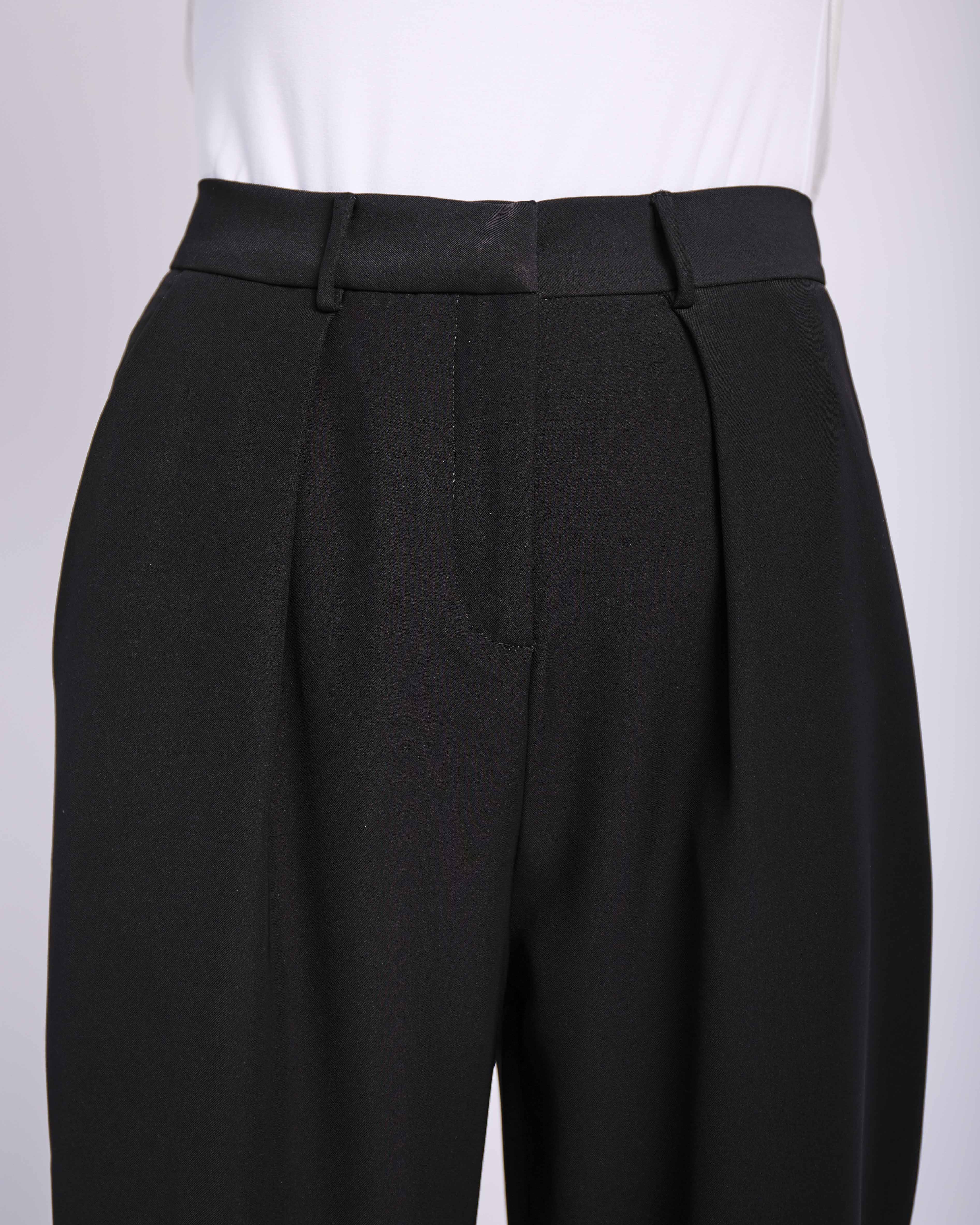 Tailored Tapered Leg Pants in Black