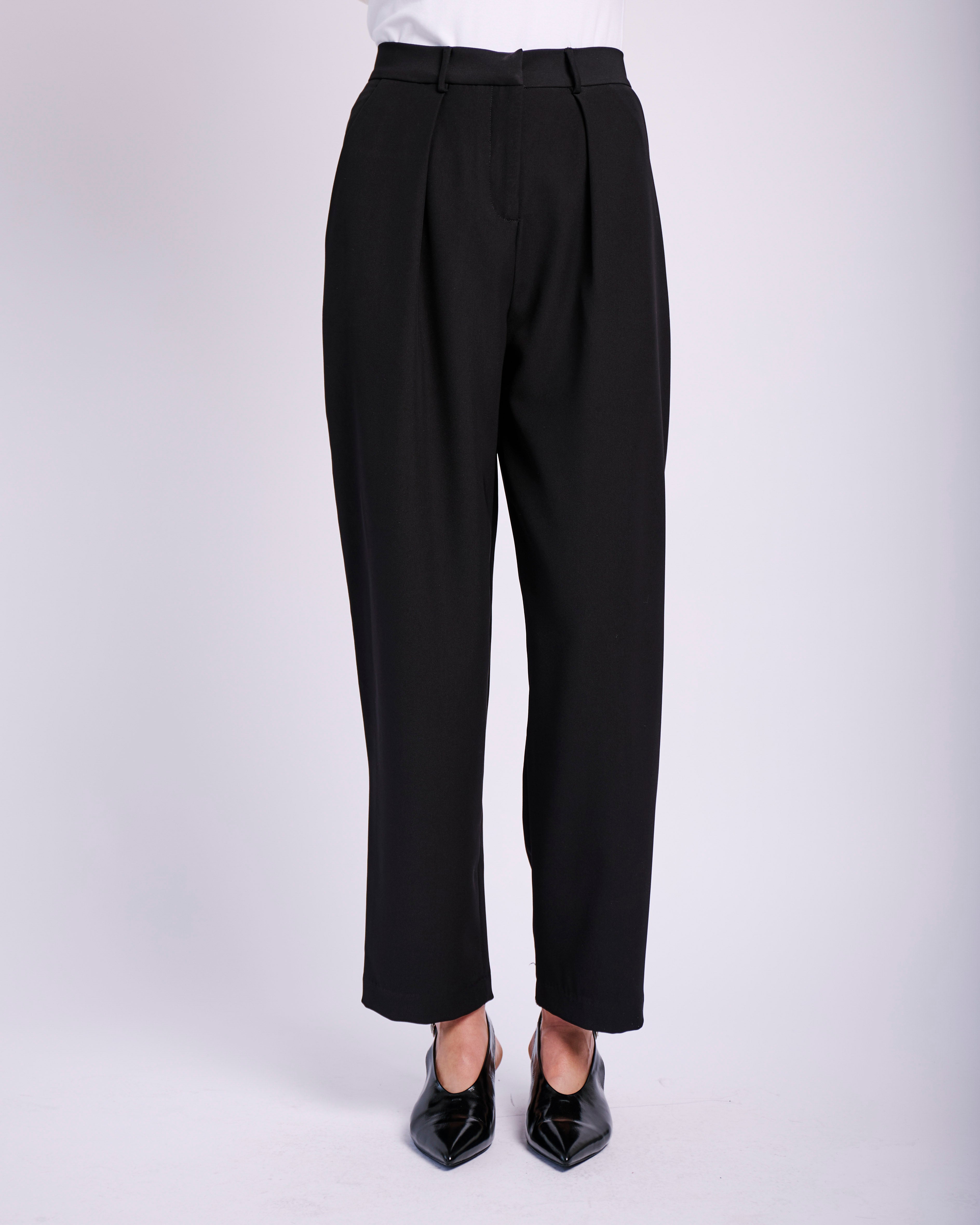 Tailored Tapered Leg Pants in Black