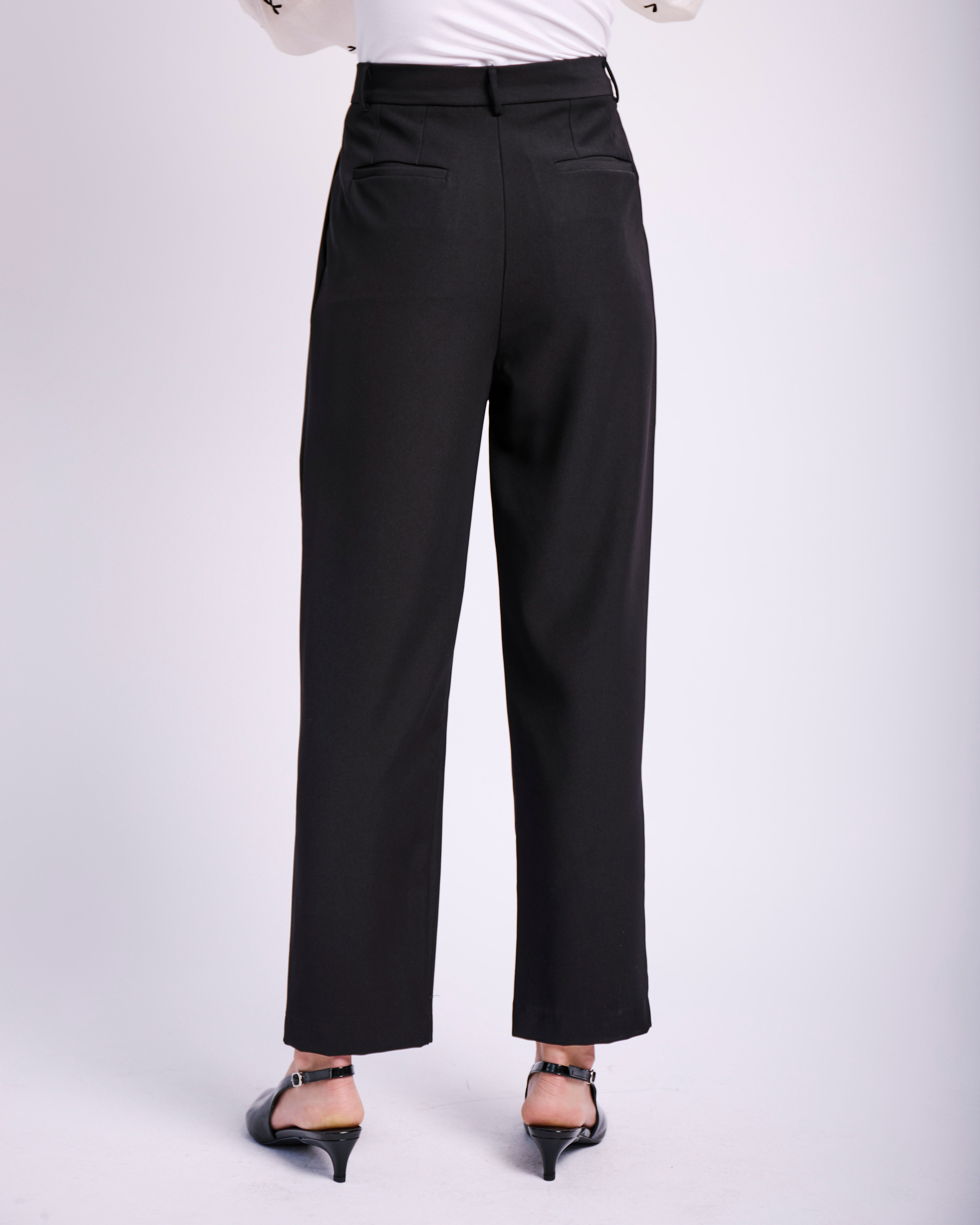 Tailored Tapered Leg Pants in Black