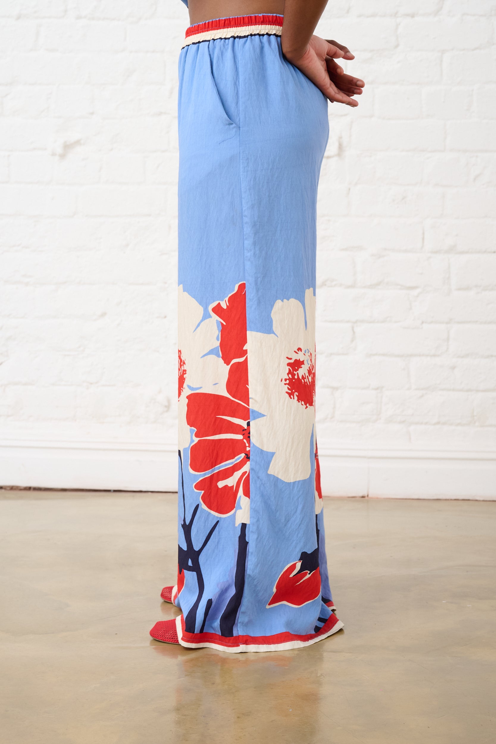 Soft Printed Pants in Midnight Poppy