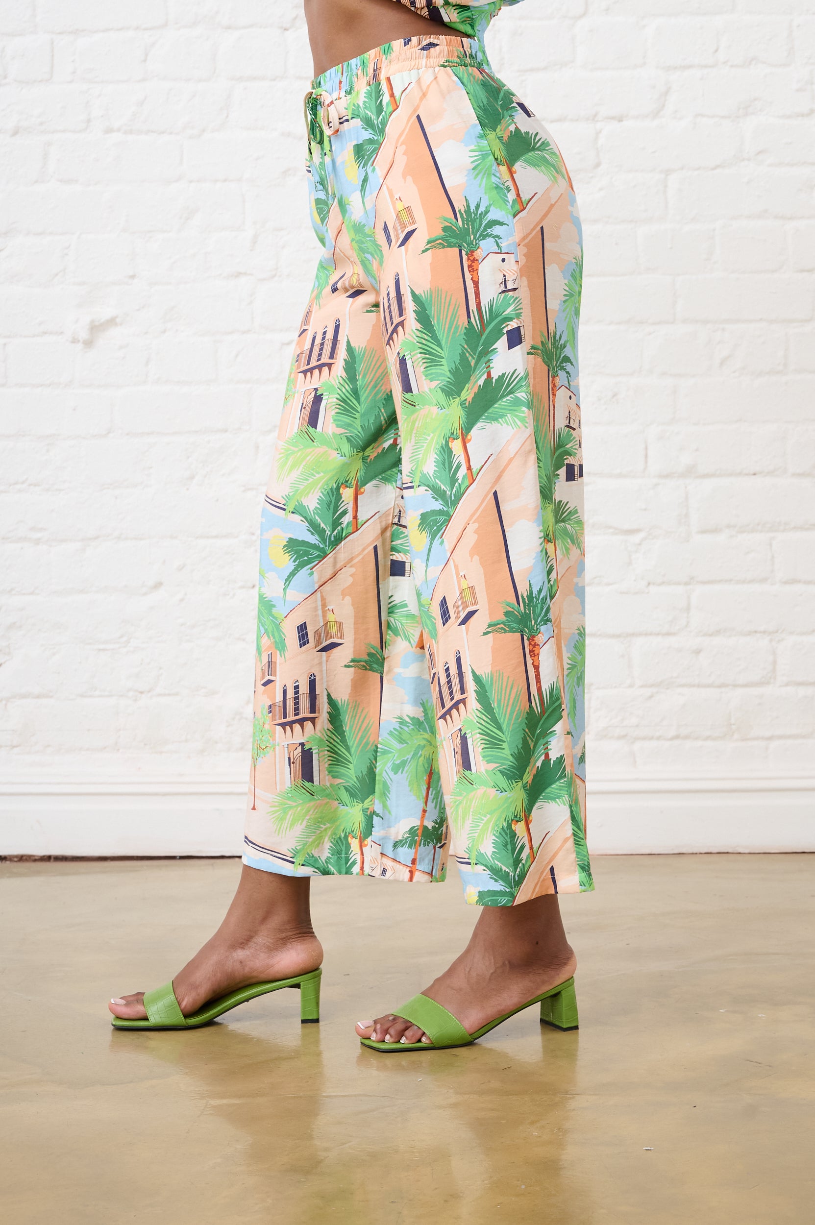 Wide Leg Crop in Holiday Print