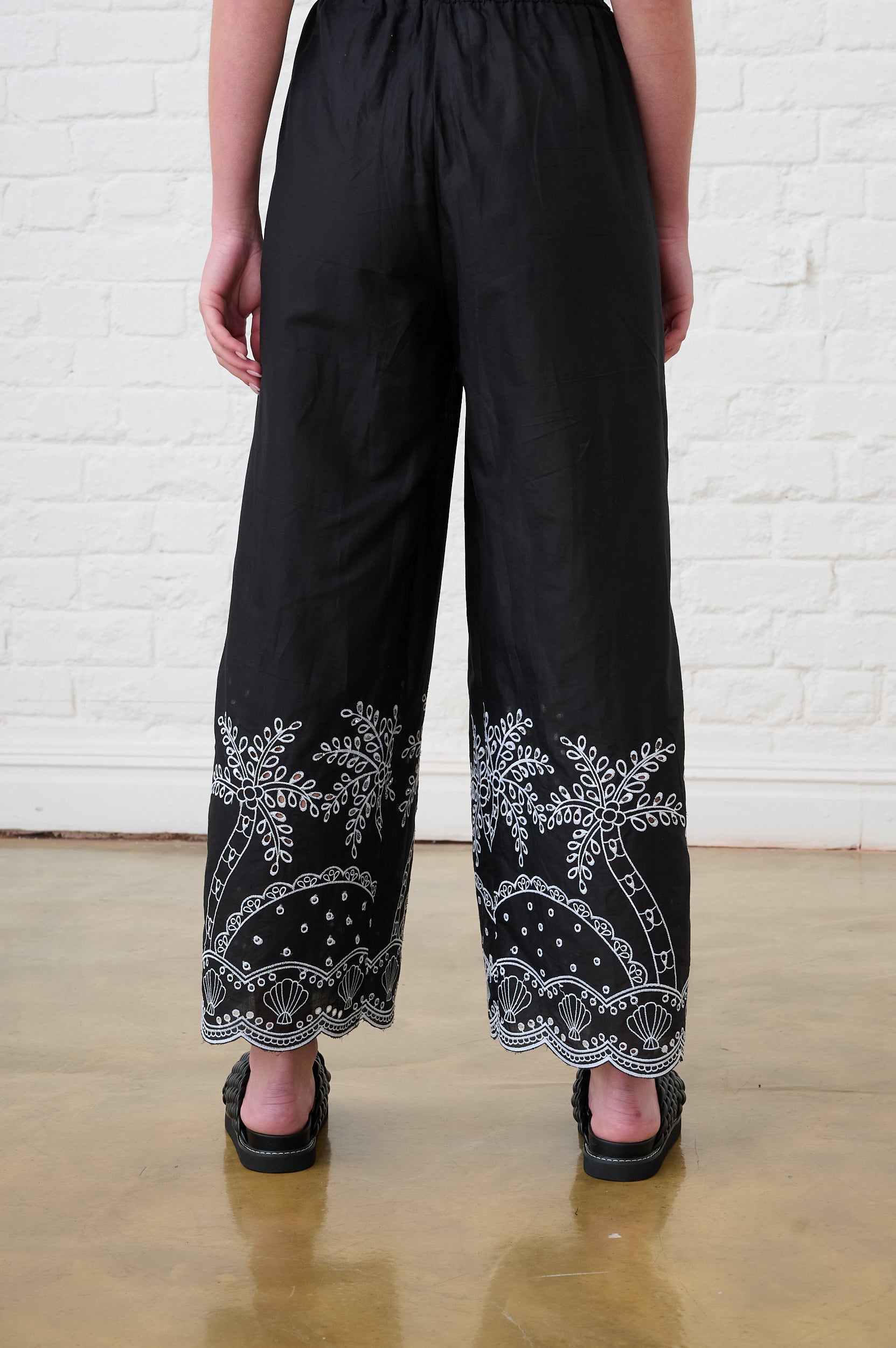 Pull on Pants in Palm Anglaise