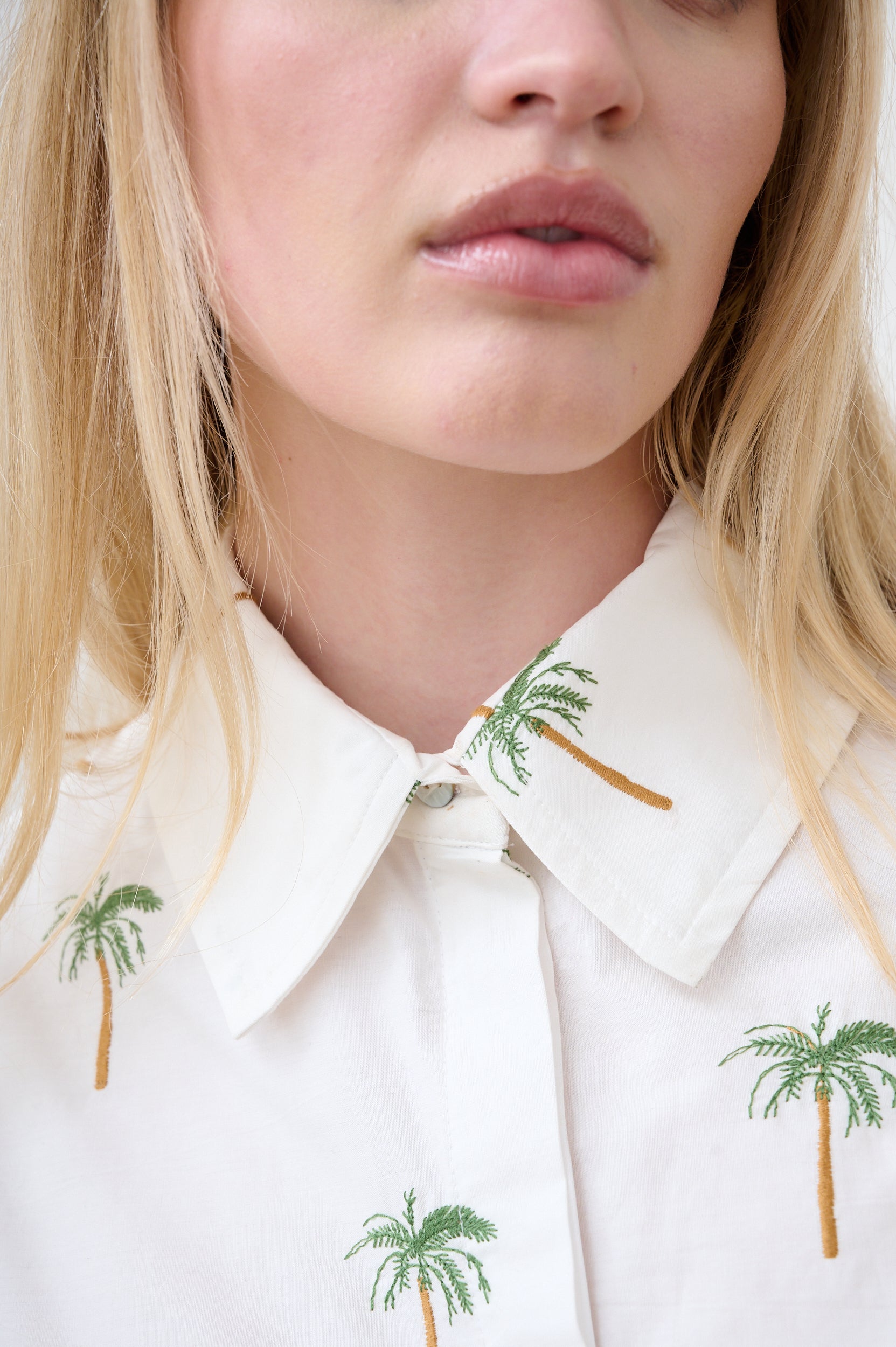 Balloon Sleeve Shirt in Embroidered Palm Tree