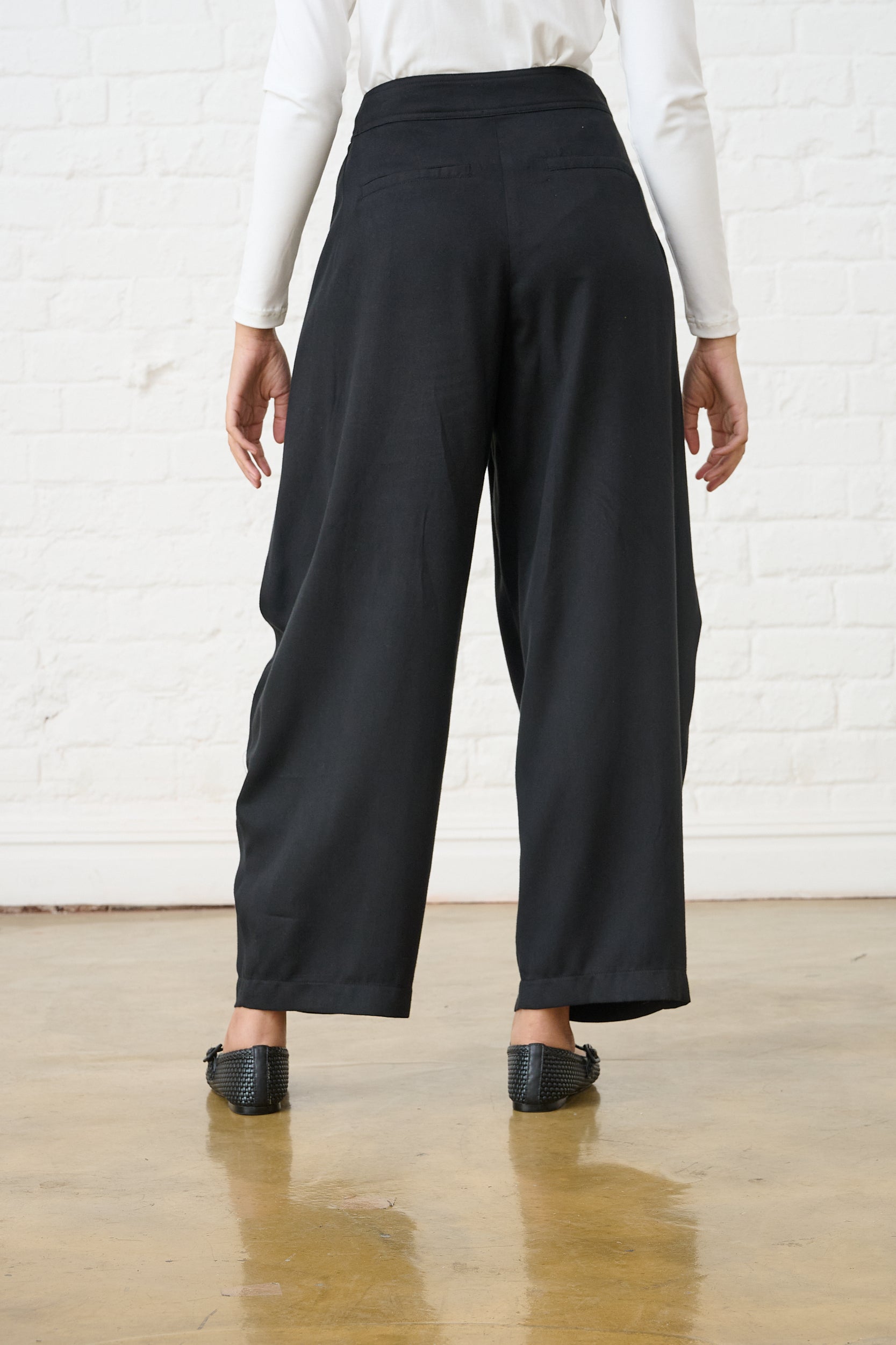 Tie Front Pant in Black