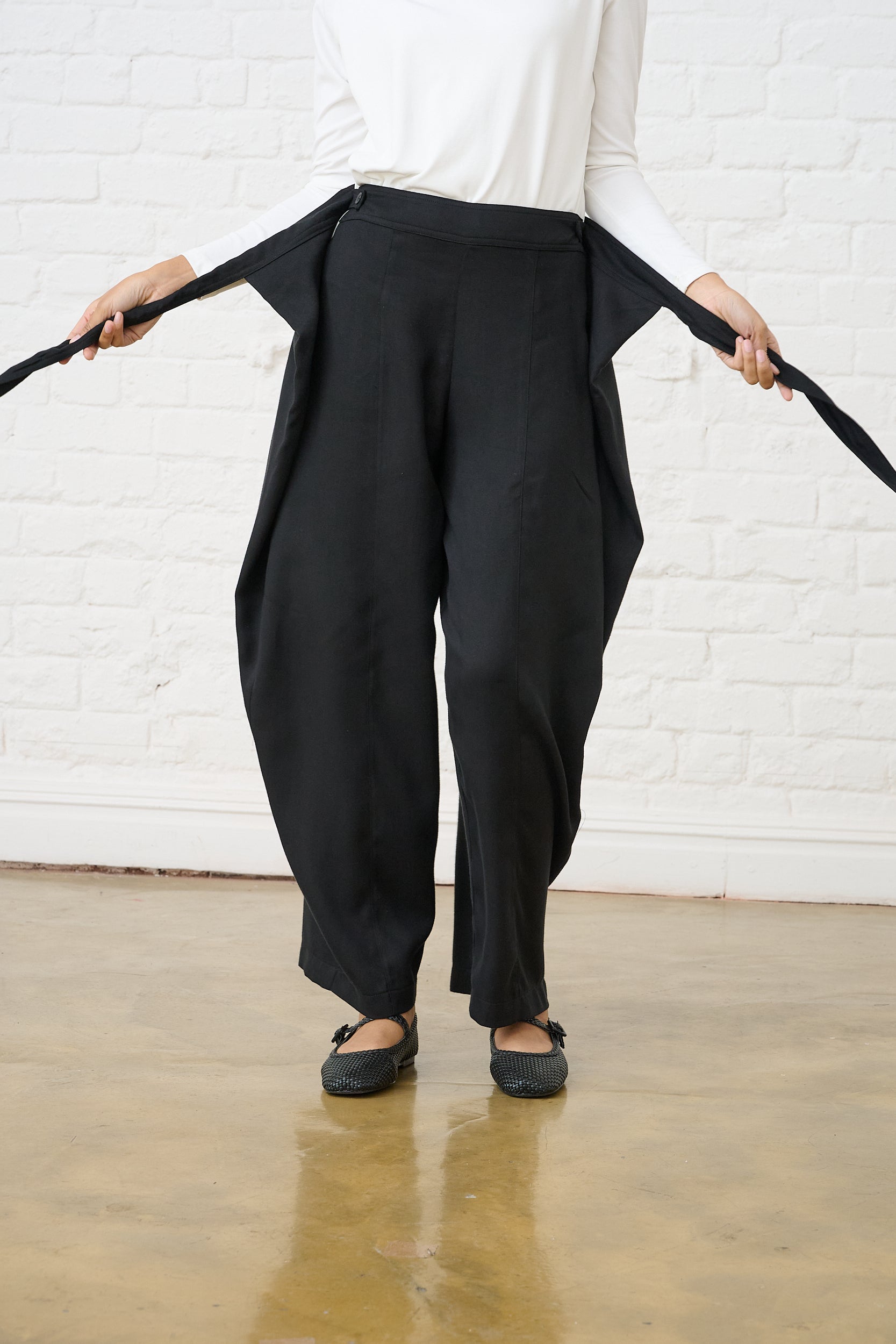 Tie Front Pant in Black