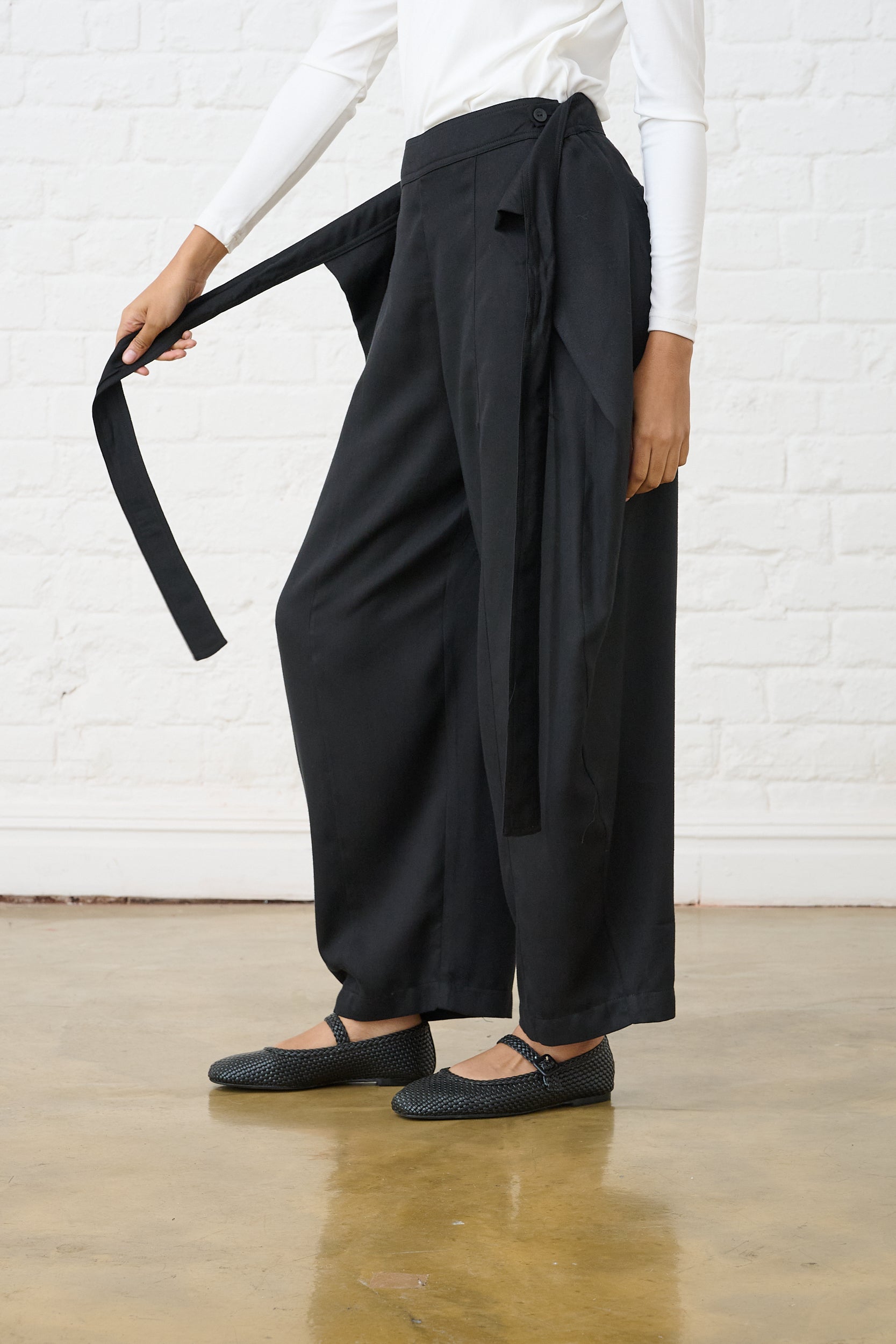 Tie Front Pant in Black