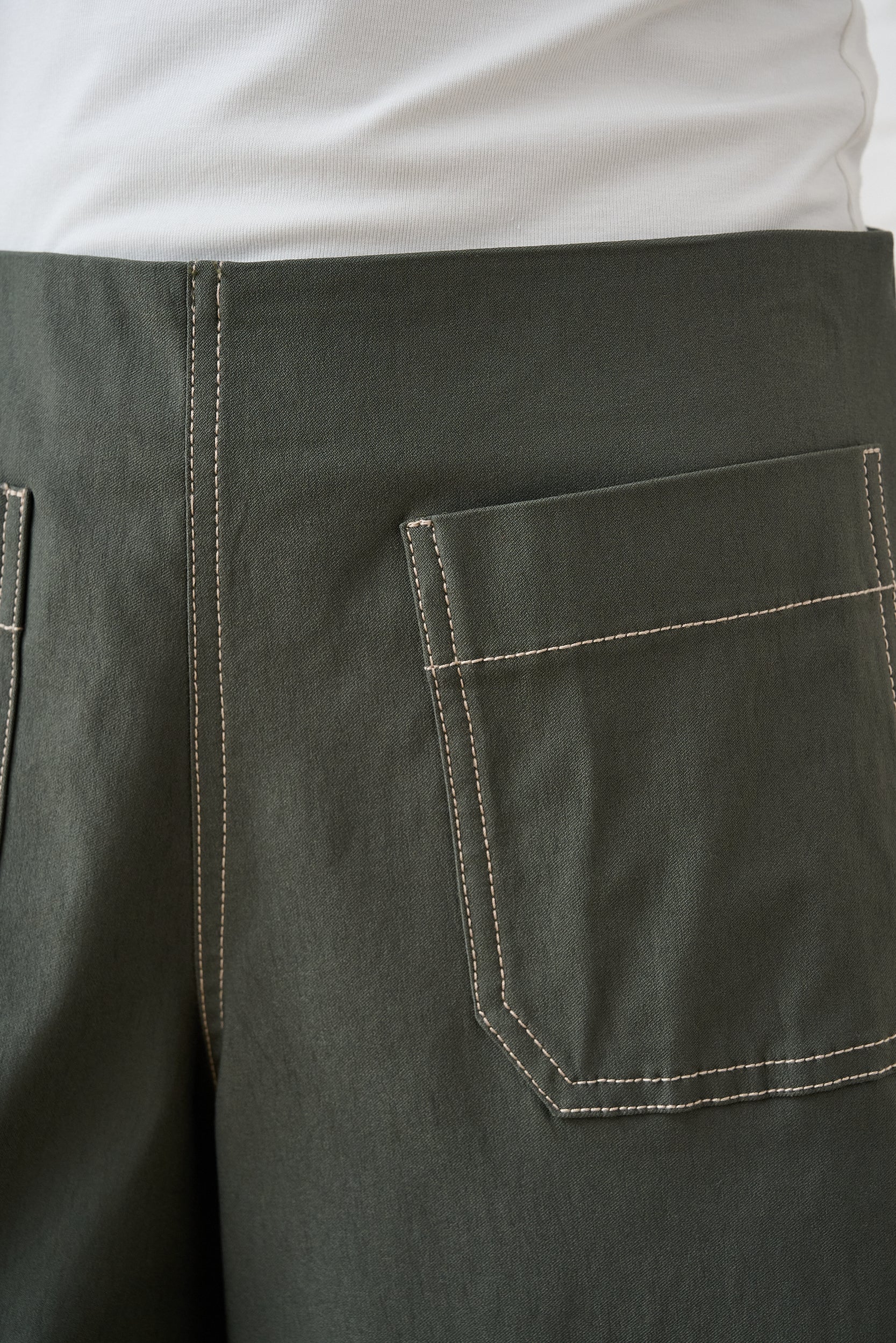 Bengaline Wide Leg Crop in Olive